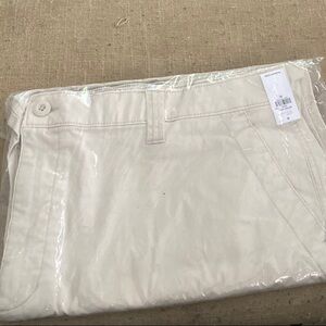 Women’s 2X Old Navy OG High Waisted Chino
New with tags in package